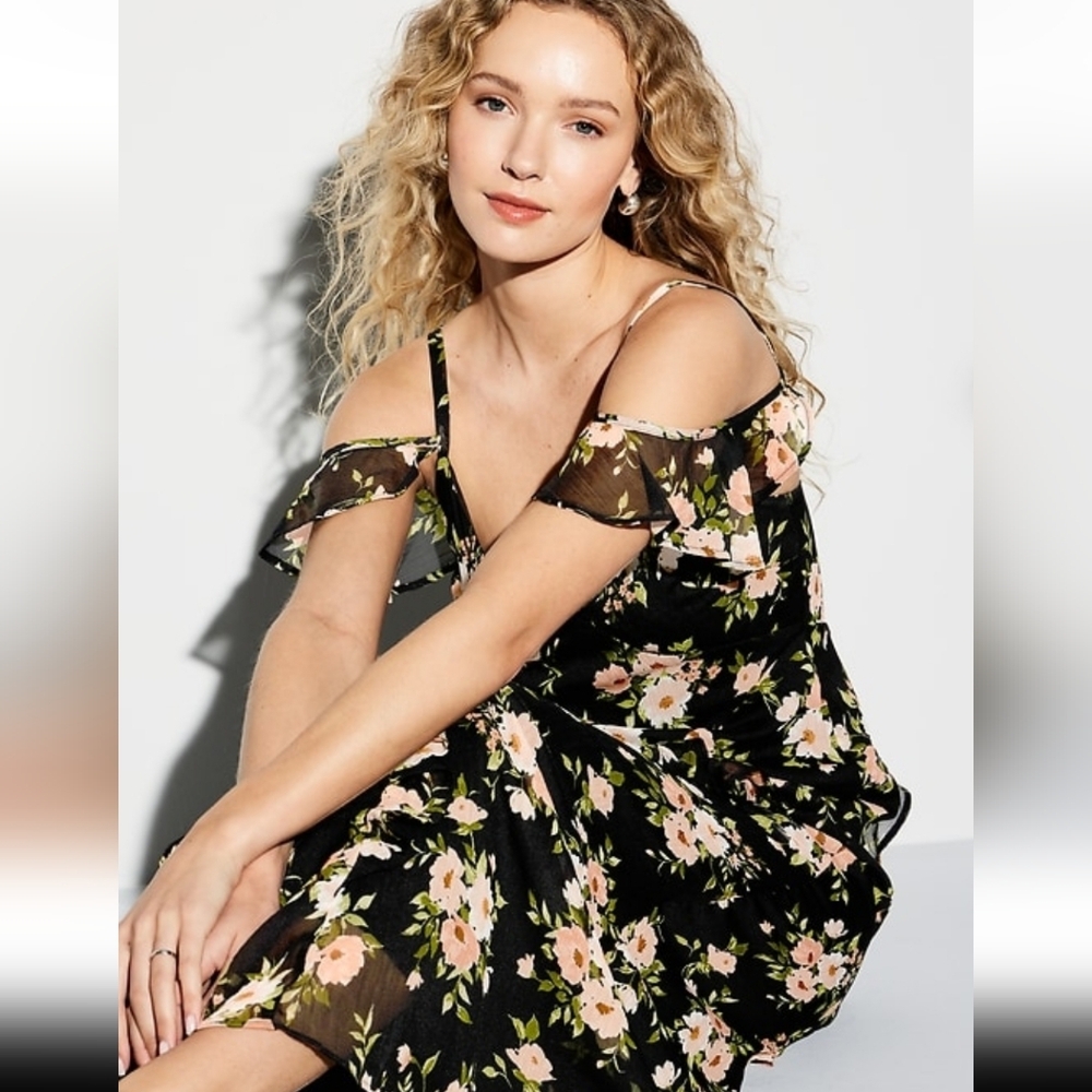 NWT The Occasion Old Navy Off-Shoulder Ruffle Chiffon Maxi Dress in Black Floral